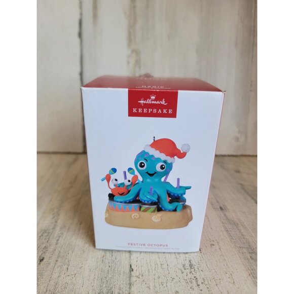 Festive octopus Hallmark ornament Xmas - Picture 1 of 5